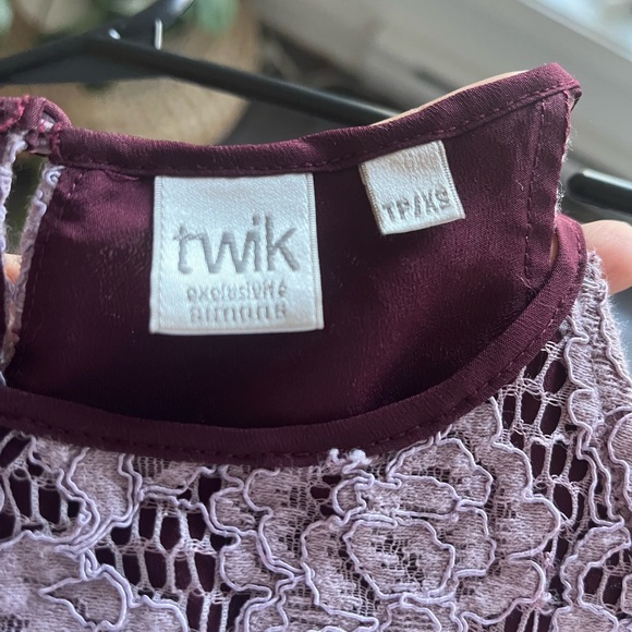 #89 Twik lavender lace halter tank blouse - Picture 4 of 7